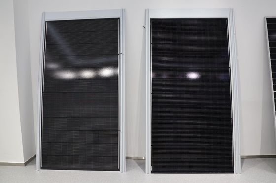 Flachstahl schwarze BIPV-Solarmodule mit 48,65 V offenem Stromkreislauf Spannung 530 W Max Leistung