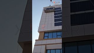 Wandkraftwerk! Flexible PV für die vertikale Installation – kein Bohren erforderlich.